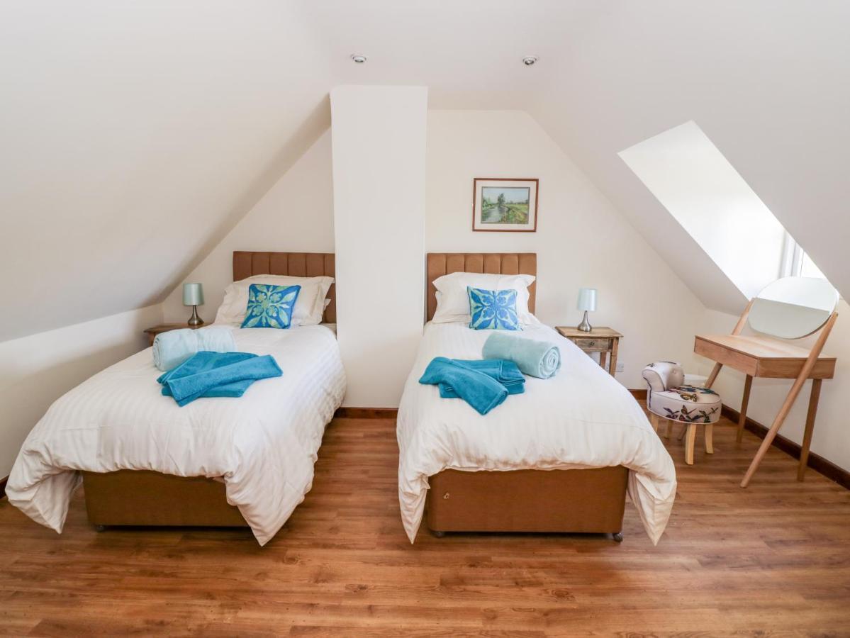 Five Mile House Barn Villa Сайърънсестър Екстериор снимка